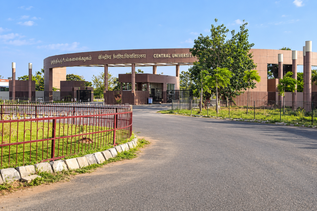 Road to Central University of Tamilnadu at Tiruvarur